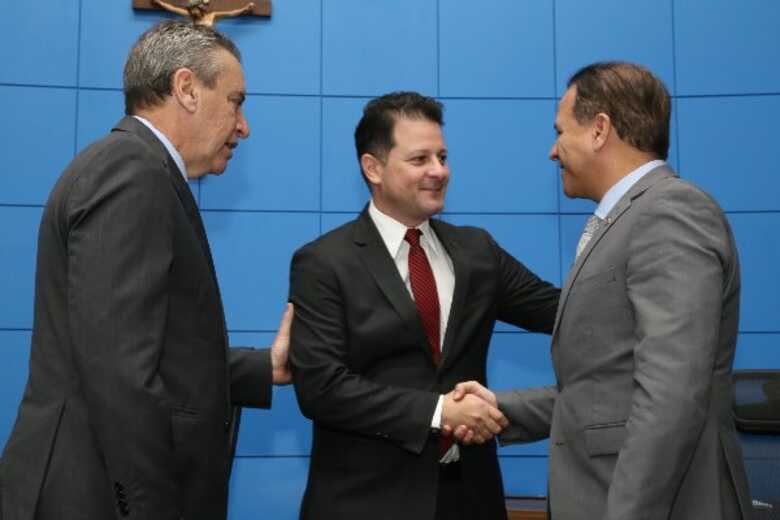 O presidente da Casa de Leis, Paulo Correa com os deputados Renato Câmara e Coronel David