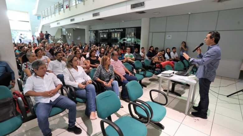 O prefeito Marquinhos Trad deixou uma mensagem positiva aos servidores