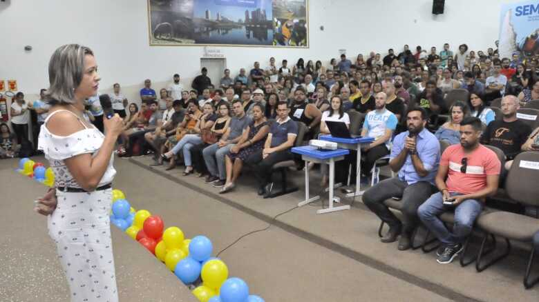 O lançamento do projeto contou com a presença da secretaria de educação Elza Fernandes