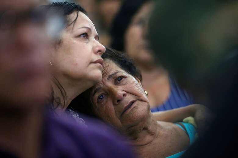 Com o passar dos dias, as pessoas perdem as esperanças de encontrar parentes vivos