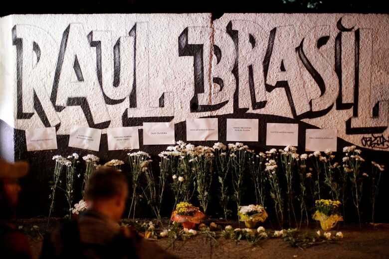 Homenagens às vítimas do massacre na Escola Estadual Raul Brasil, em Suzano