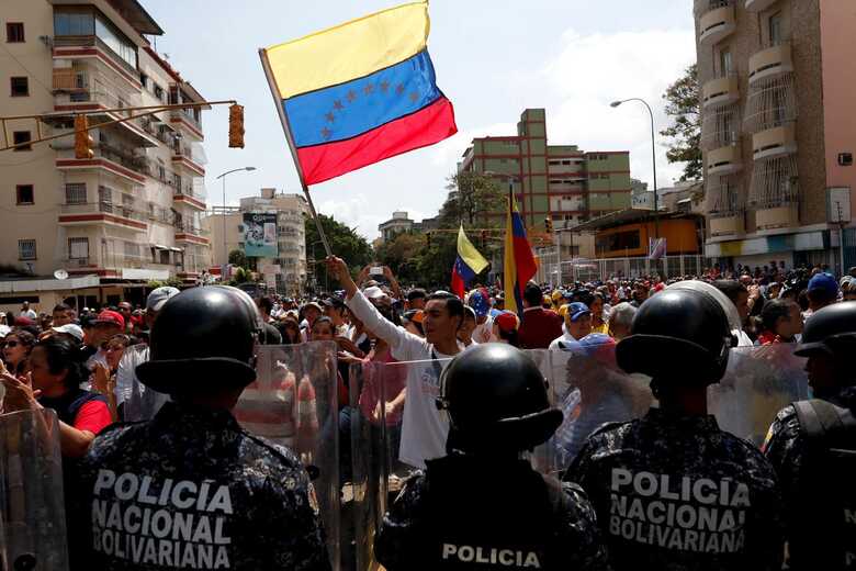 A mobilização ocorre menos de uma semana após o retorno de Guaidó à Venezuela, após sua visita a cinco países da região (Colômbia, Brasil, Paraguai, Argentina e Equador)