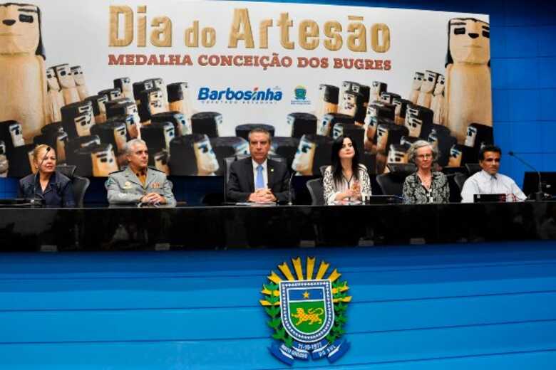 Medalha foi entregue em sessão solene na quarta-feira (20)