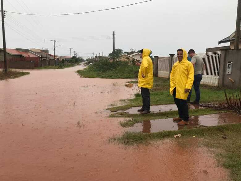 Prefeito de Caarapó, André Nezzi, visitou algumas áreas inundadas