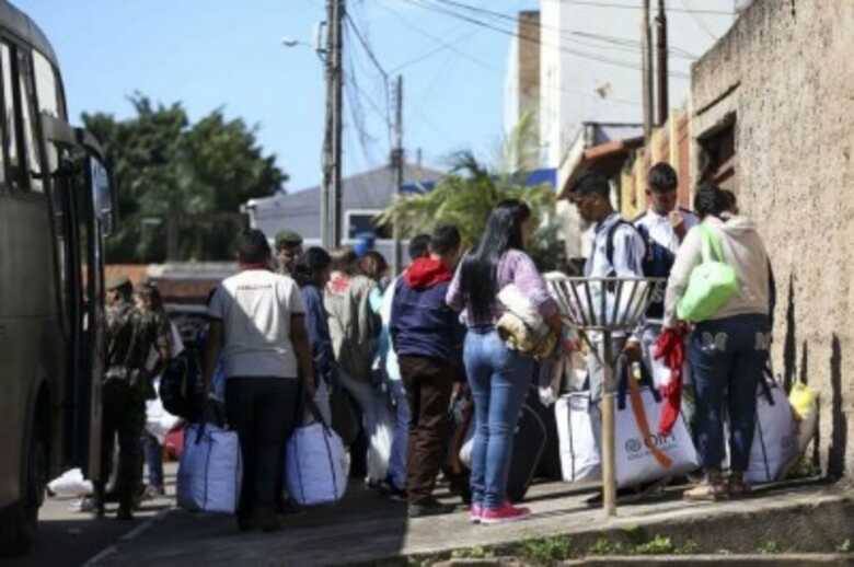 Em fevereiro, 99 venezuelanos entraram na cidade douradense fugindo da crise em seu país