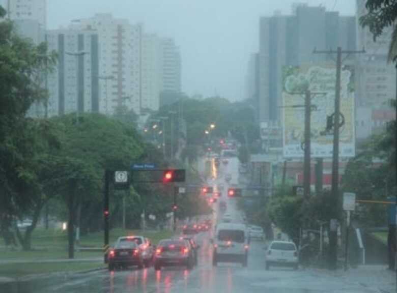 As chuvas podem chegar a 50 milímetros por hora e ventos podem atingir 60 quilômetros