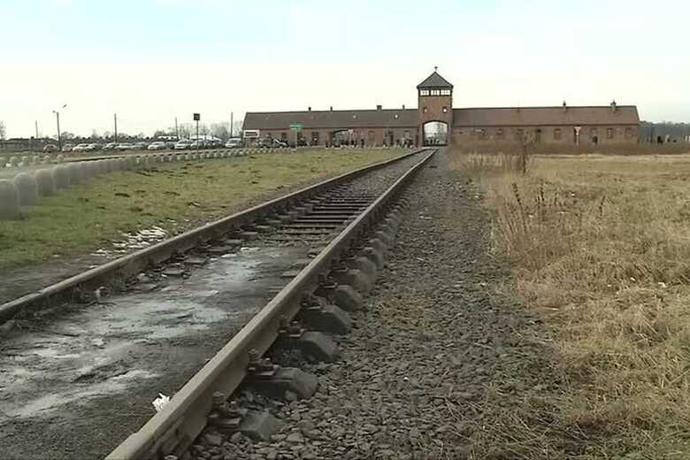 Trilhos de Auschwitz