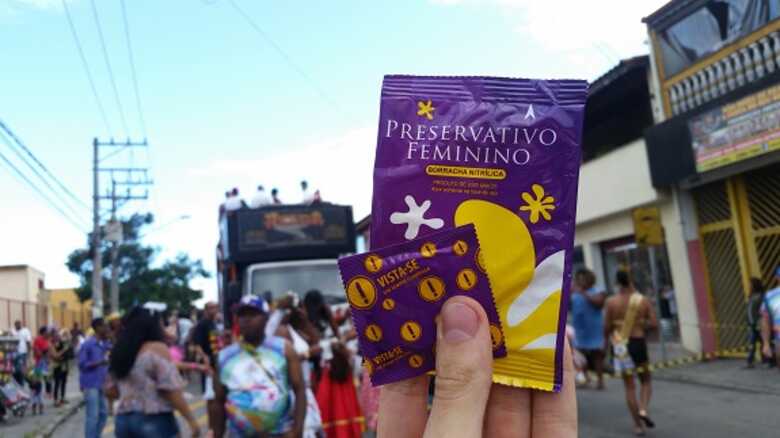 A Sesau em parceria com a Subsecretaria de infância e juventude distríbuem preservativos nos dias de folia