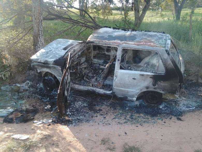 O carro ficou completamente destruído