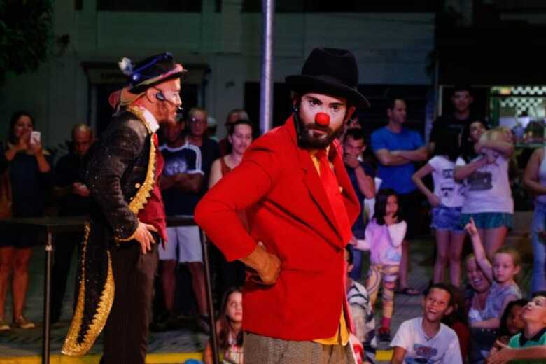 Na agenda está o espetáculo “Tradicional Pocket Show” da cia Circo Le Chapeau