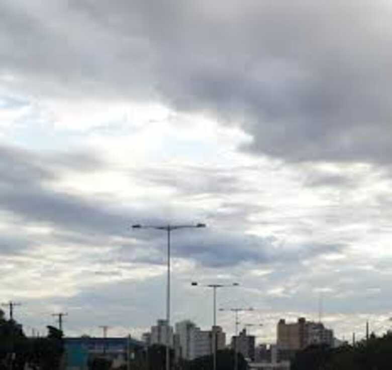 Campo Grande amanheceu com céu nublado