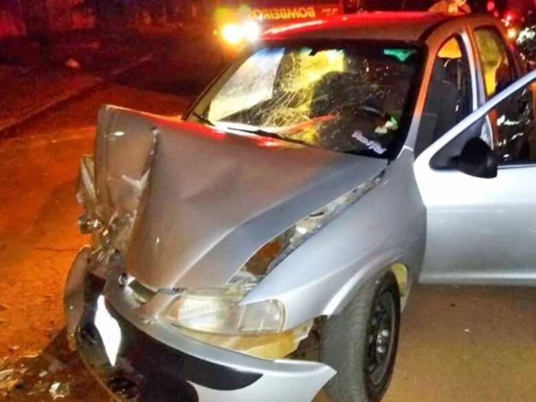 O motorista do Renault Clio morreu na hora
