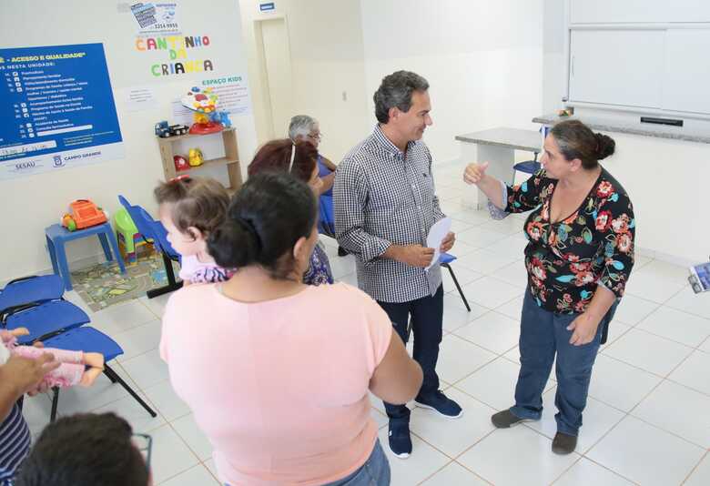 O prefeito Marquinhos Trad visitou unidades de saúde nesta semana