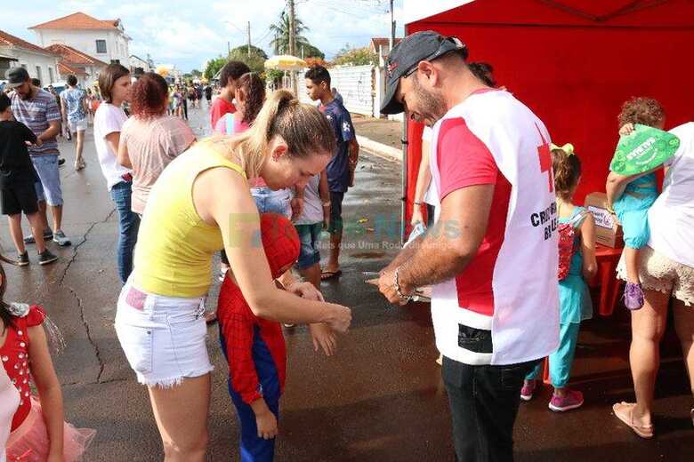 A Cruz Vermelha também fez campanha para prevenir o desaparecimento de crianças