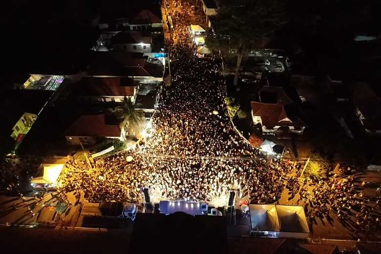 Multidão durante o último dia de carnaval