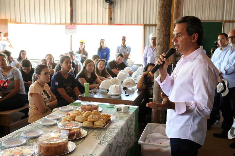 “Campo Grande ficou cinco anos sem investimento e hoje temos mais de 2 mil moradias em construção", disse Marquinhos