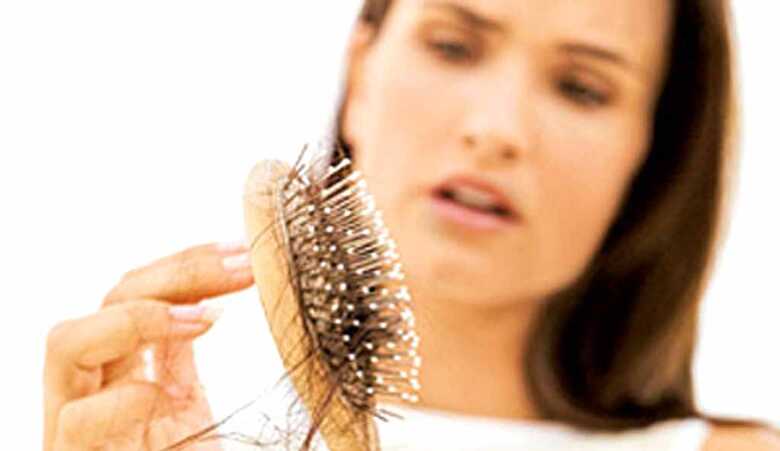 Queda de cabelo pode ter diversos fatores