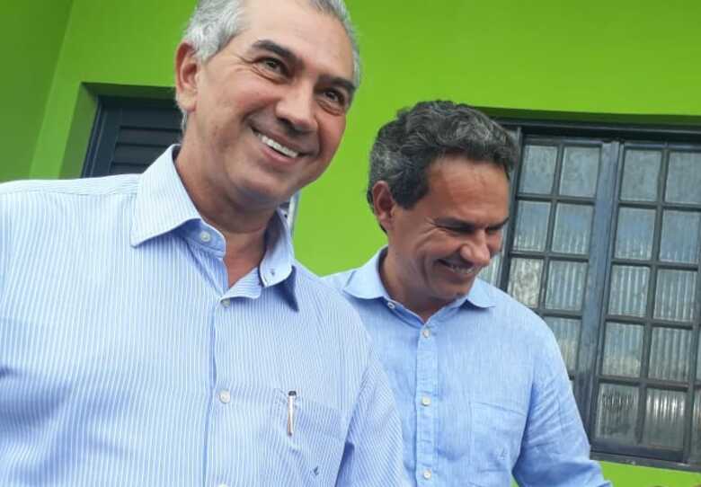 Reinaldo e Marquinhos durante entrega de casas no Bom Retiro