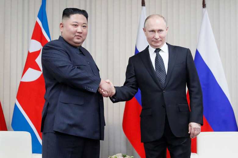 Kim Jong-um e Vladmir Putin durante encontro nesta manhã