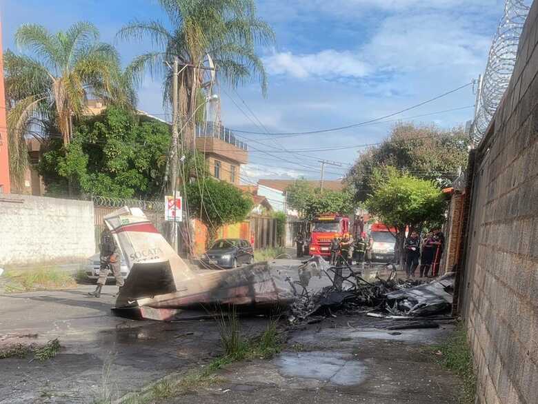 Avião foi destruída pelo fogo