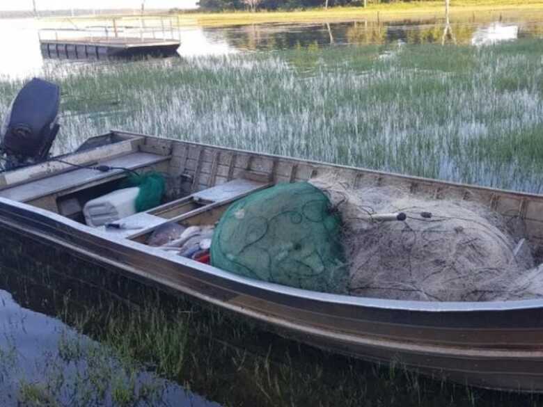 Os dois foram pegos com redes de pescas proibidas e mais 60kg de pescado