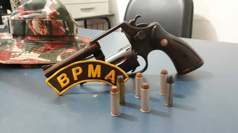 Ele foi encaminhado juntamente com o armamento apreendido para a Delegacia de Polícia Civil de Nova Andradina