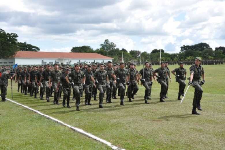 Militares comemoram o Dia do Exército com exposição