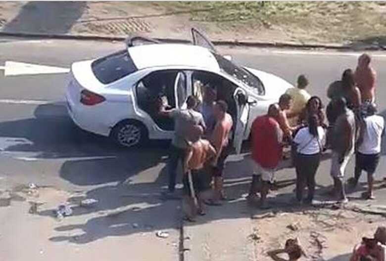 O carro da família ficou crivado de balas