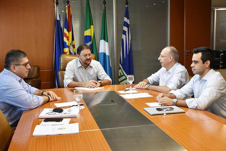 A reunião foi realizada entre Longen, Claúdio Alves e o prefeito de Ponta Porã, Hélio Panufo