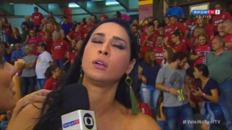 Jaqueline Carvalho desmaiou durante entrevista
