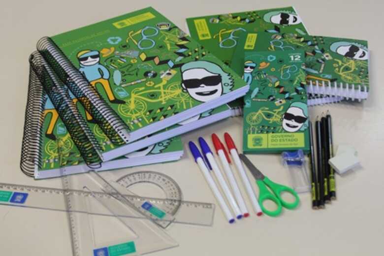 Kit escolar entregue em 2015 pelo Governo do Estado
