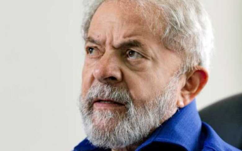 O ex-presidente Lula foi condenado a 12 anos e um mês por corrupção e lavagem de dinheiro