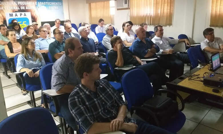 Encontro do comitê gestor que trabalha no Programa Nacional de Erradicação e Prevenção da Febre Aftosa (PNEFA)