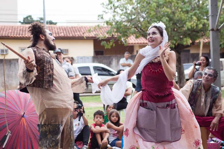 Grupo de teatro se apresenta do Sesc