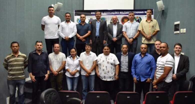 Representantes das sete associações de militares de MS participaram do evento
