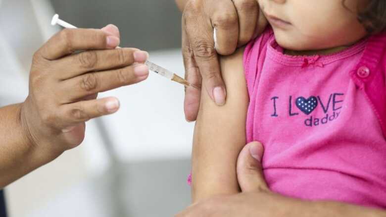 Vacinação contra gripe está disponível para crianças