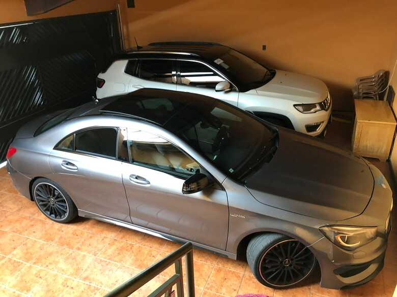Carros apreendidos durante a operação