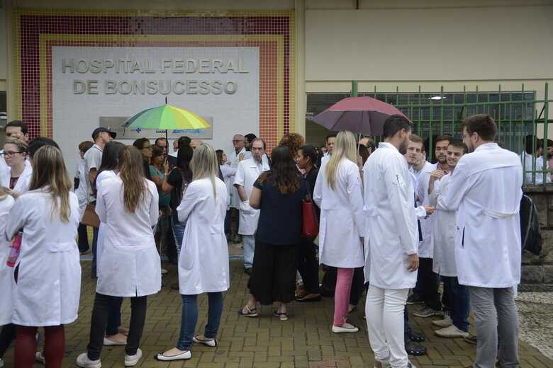 São oferecidas 2.212 vagas para o atendimento na atenção primária à saúde