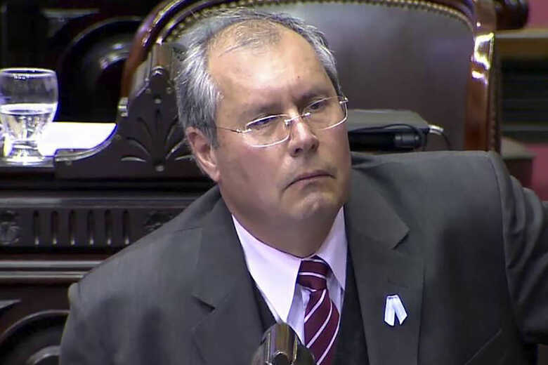 Deputado Héctor Olivares