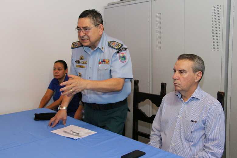 O comandante da PM-MS, coronel Waldir Ribeiro Acosta e o deputado Paulo Corrêa