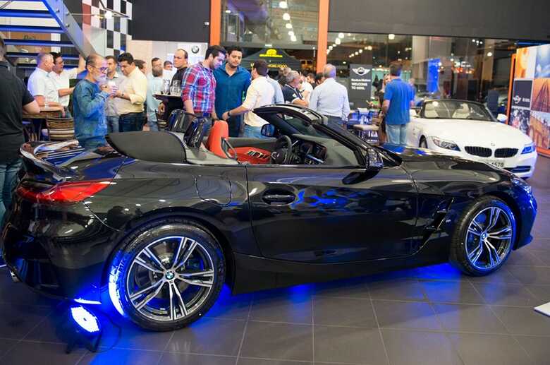 Segundo informações da marca, o Z4 vai de 0 a 100 km/h em 5,4 segundos