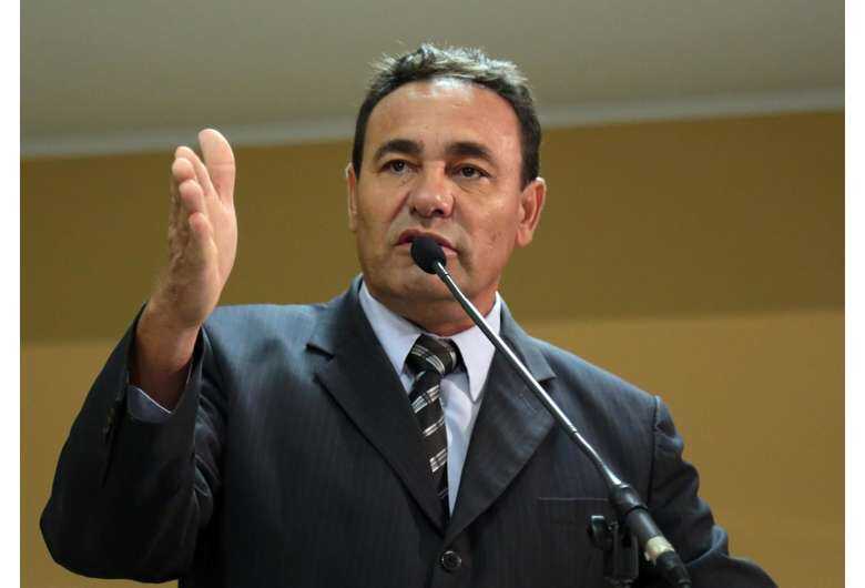 "Os dados dos vacinados deverão ser salvos em um banco de dados eletrônico, evitando qualquer confusão ou conflito" diz Carlão