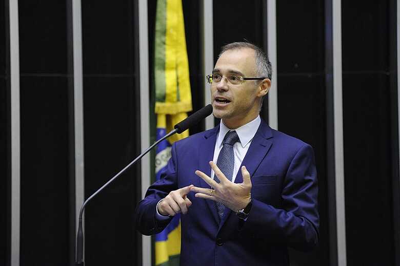 Ministro-chefe da Advocacia-Geral da União (AGU)-André Mendonça, acha que medida é extrema, mas justificável
