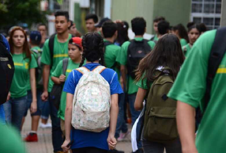 Alunos não ficarão sem aulas e escolas devem funcionar com parte do efetivo