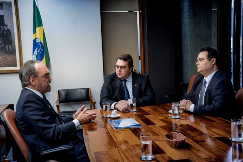 Os deputados Fernando Iglesias, Felipe Francischini e Fábio Trad discutiram formas de combater crime organizados