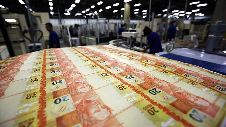 O estoque da dívida passou de R$ 3,917 trilhões em março para R$ 3,878 trilhões em abril