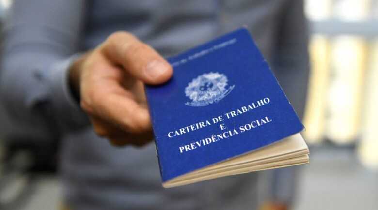 A população desempregada é de 13,2 milhões