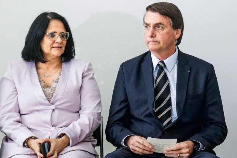 O hipotireoidismo, asma e enxaqueca crônica, somados às ameaças de morte levaram a ministra a tomar a decisão