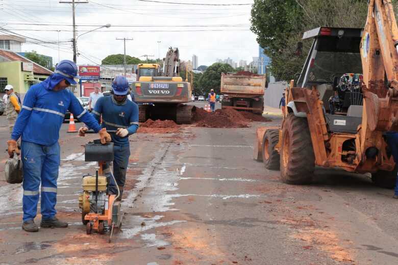 No local está sendo realizada obra de drenagem
