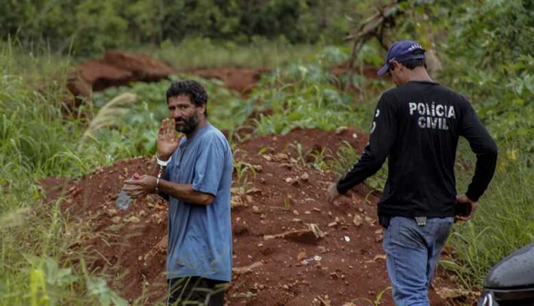 "Nando" apresentou o local aonde enterrava suas vítimas no Jardim Vareneio